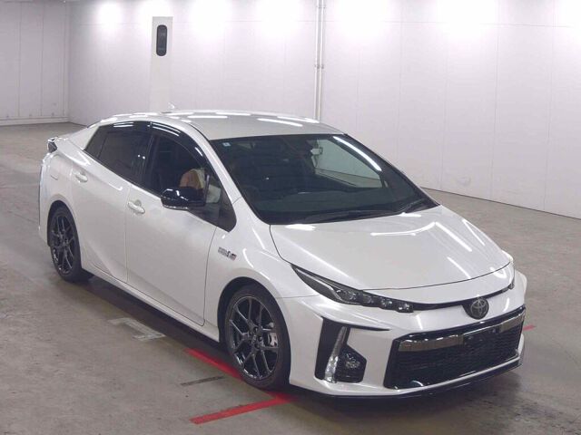 2018 Toyota Prius PHEV SナビP GRスポーツ Japan auction vehicle