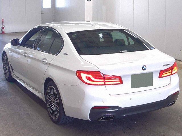 2017 BMW 5 Series 530EMスポIパフォ auction photo 2