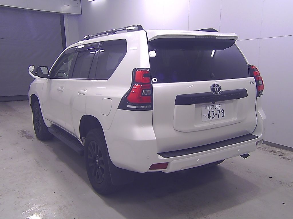 2022 Toyota Land Cruiser Prado TX L Package Matte Black Edition (7-seater) auction photo 5