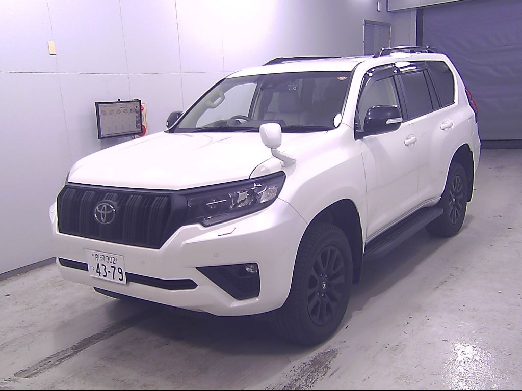 2022 Toyota Land Cruiser Prado TX L Package Matte Black Edition (7-seater) auction photo 4