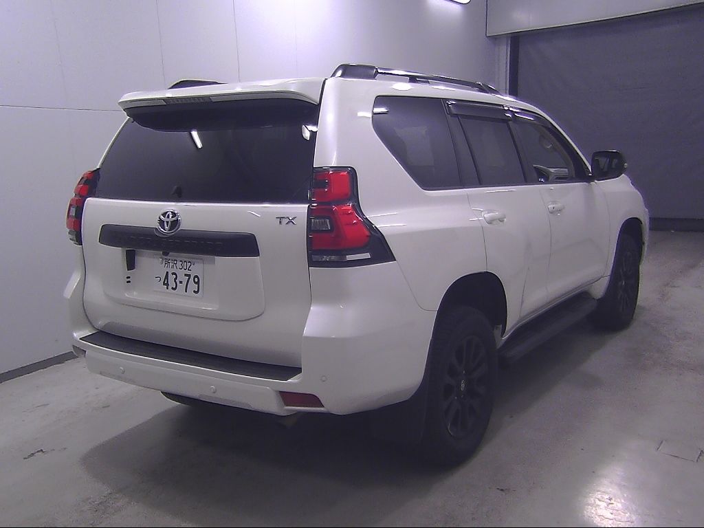 2022 Toyota Land Cruiser Prado TX L Package Matte Black Edition (7-seater) auction photo 2