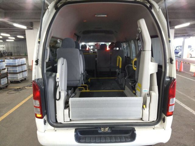 2009 Toyota Hiace GL フクシ auction photo 3