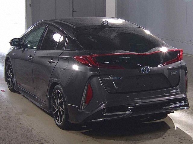 2017 Toyota Prius PHEV A auction photo 2