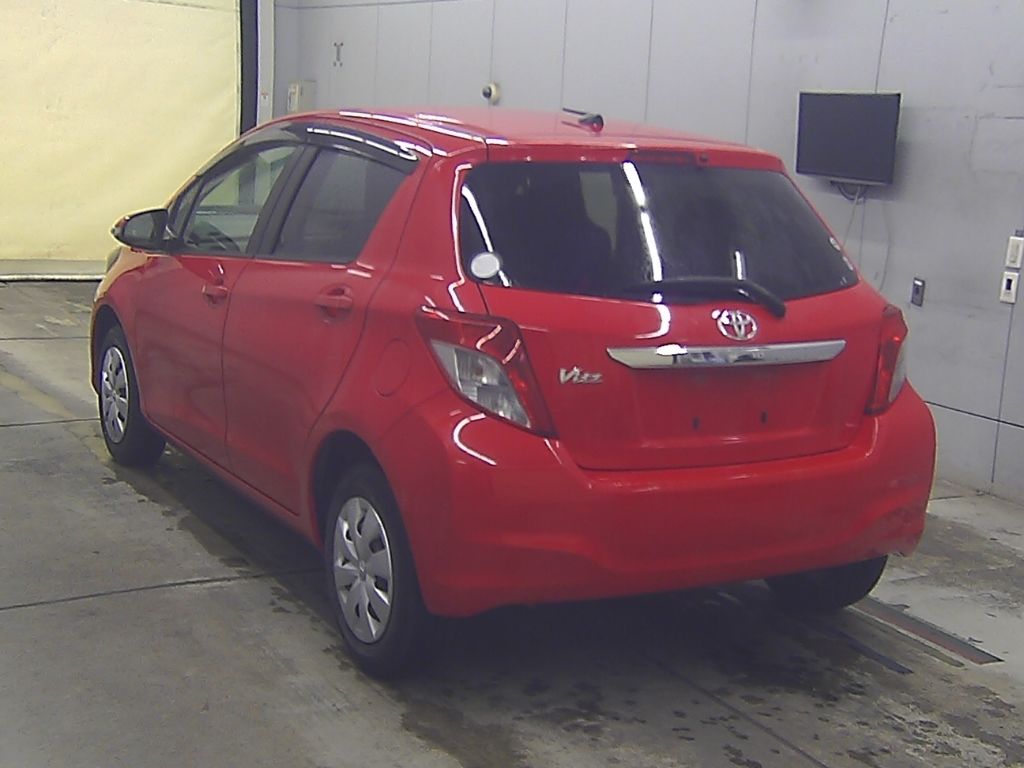 2012 Toyota ヴィッツ 5HB F auction photo 5