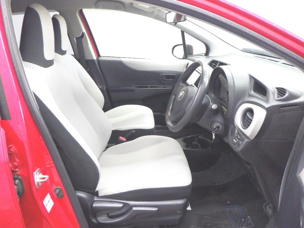 2012 Toyota ヴィッツ 5HB F auction photo 6