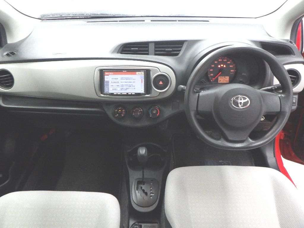 2012 Toyota ヴィッツ 5HB F auction photo 3