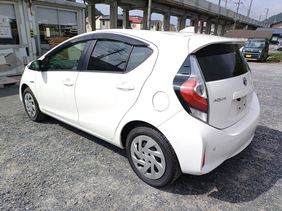 2018 Toyota Aqua auction photo 6