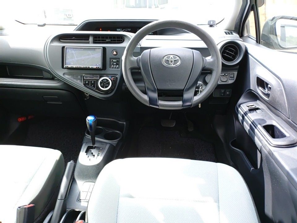 2018 Toyota Aqua auction photo 3