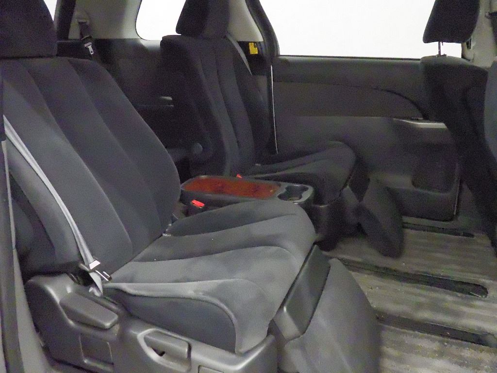 2010 Toyota Estima 4WD Aeras G Edition auction photo 7