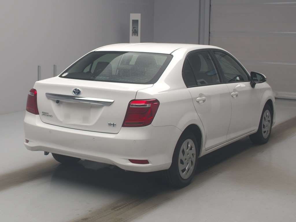 2021 Toyota Corolla Axio Hybrid EX auction photo 2