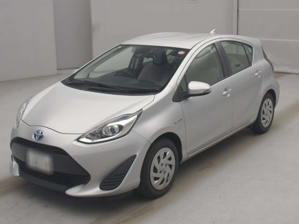 2018 Toyota Aqua L Japan auction vehicle