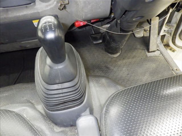 2008 Isuzu Elf dump auction photo 7