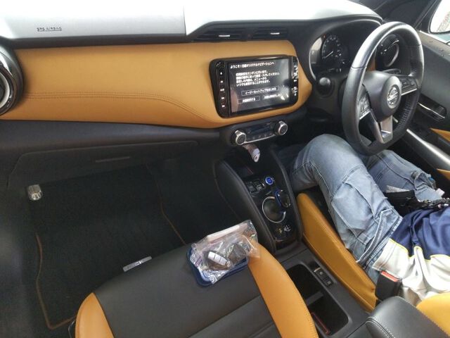 2021 Nissan Kicks X Two-Tone Interior Edition auction photo 3