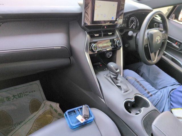 2024 Toyota Harrier G auction photo 3