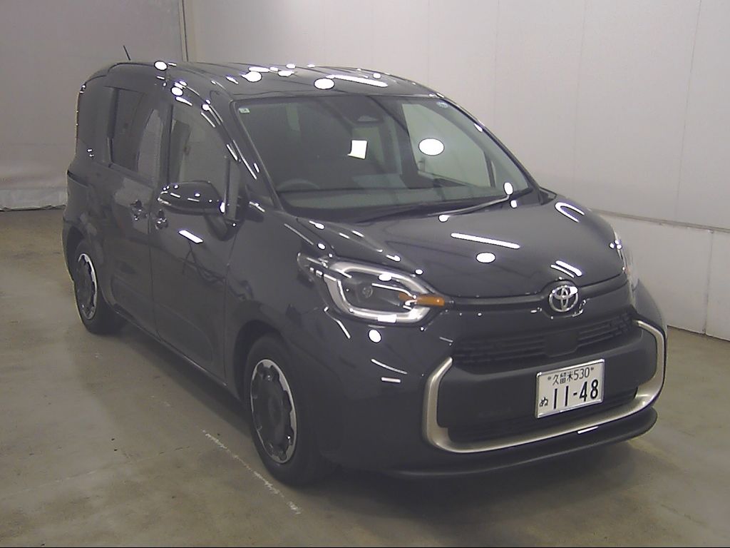Japan Auction Vehicles 9 2023 Toyota Sienta ハイブリッドZ 7人 auction photo