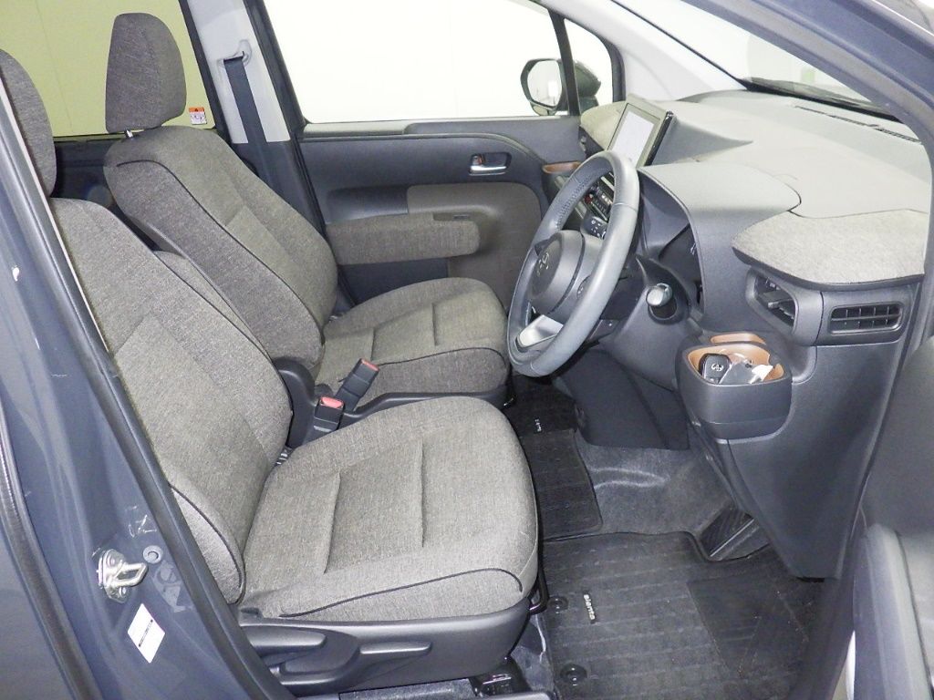 2023 Toyota Sienta ハイブリッドZ 7人 auction photo 6