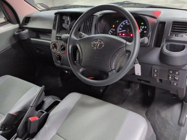 2025 Toyota TownAce Van GL 4WD auction photo 6