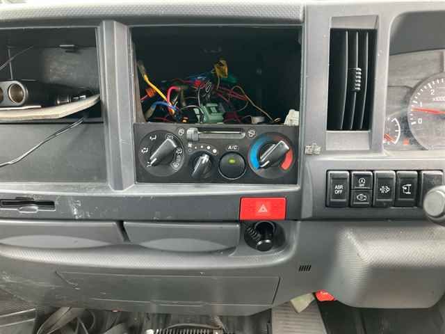 2014 Isuzu Elf ヒラボディ 2t 3ダンクレーン auction photo 6