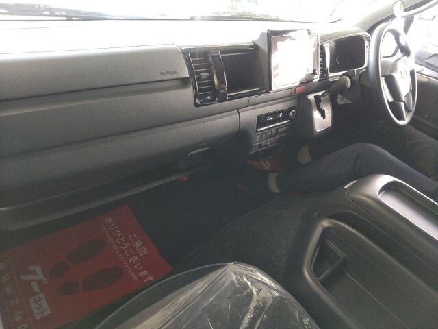 2026 Toyota Hiace グランドキャビン 4WD auction photo 3