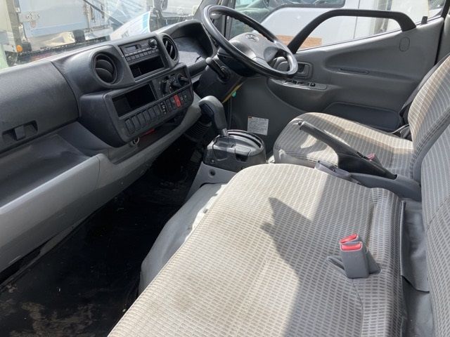2015 Toyota Dyna アルミバン PG auction photo 5