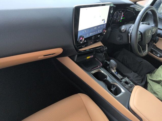 2023 Lexus NX NX350HバージョL auction photo 3