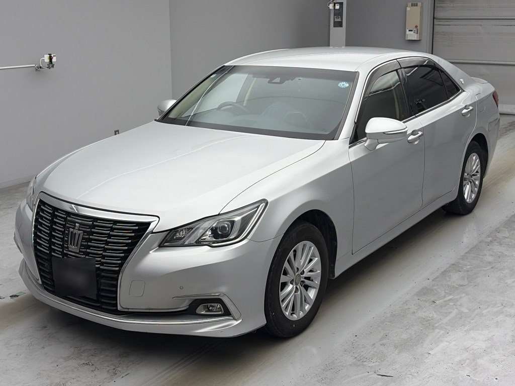 2018 Toyota Crown ロイヤルサルーンi-Four 4WD Japan auction vehicle