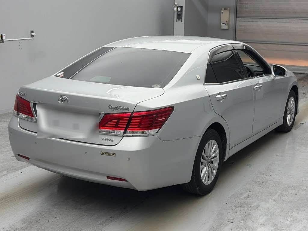 2018 Toyota Crown ロイヤルサルーンi-Four 4WD auction photo 2