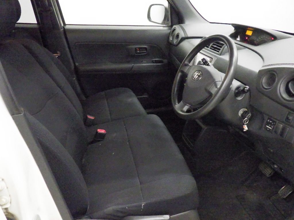 2012 Toyota bB Z auction photo 6