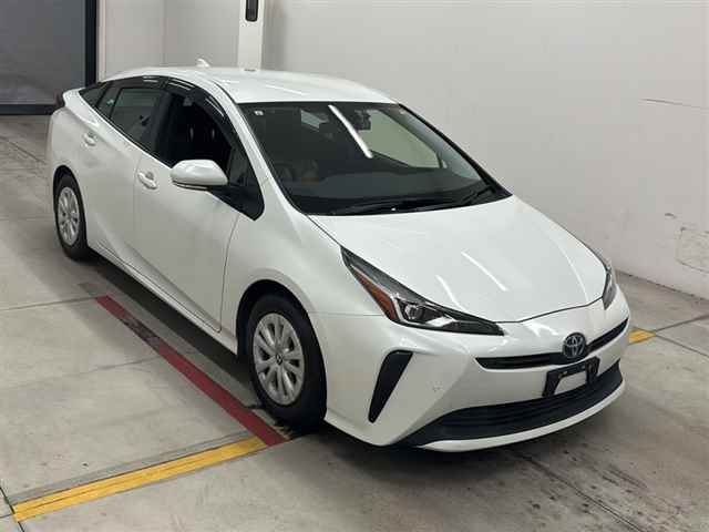 Japan Auction Vehicles 12 2021 Toyota Prius S auction photo