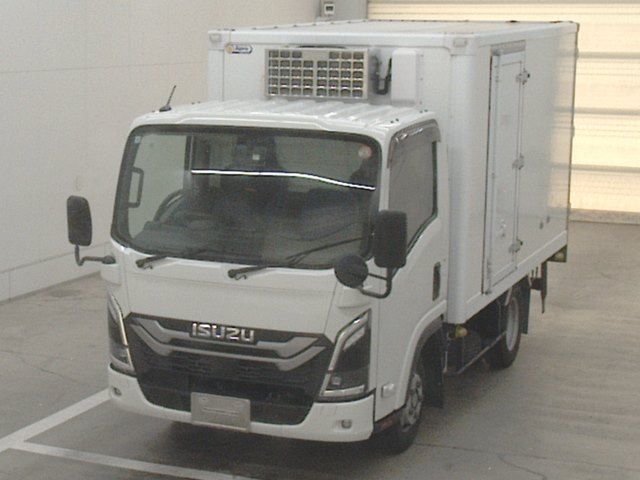 Japan Auction Vehicles 10 2025 Isuzu Elf Refrigerated and frozen trucks auction photo