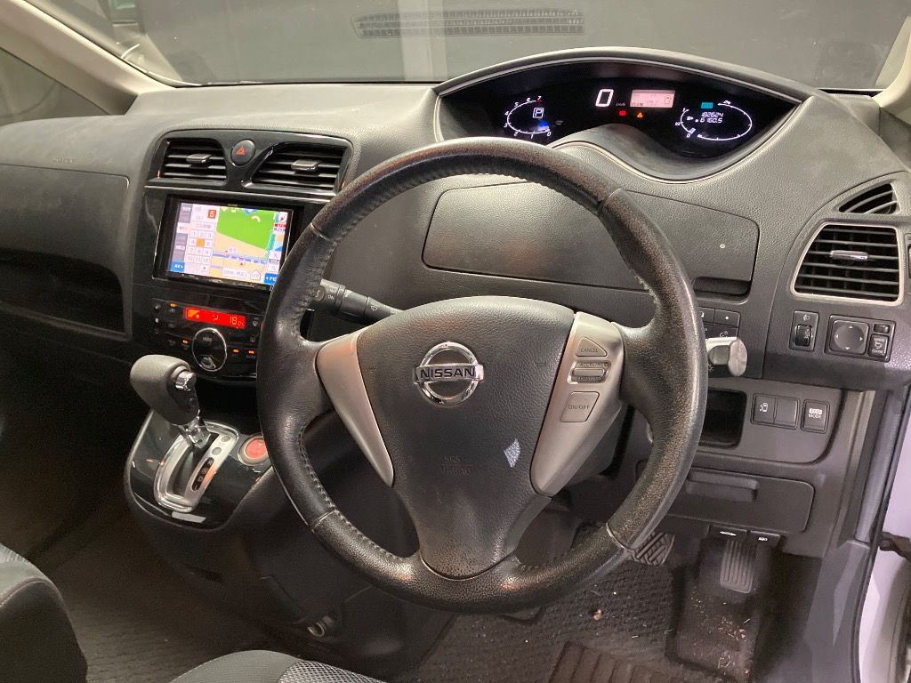 2013 Nissan Serena HWS S-HYBRID auction photo 3