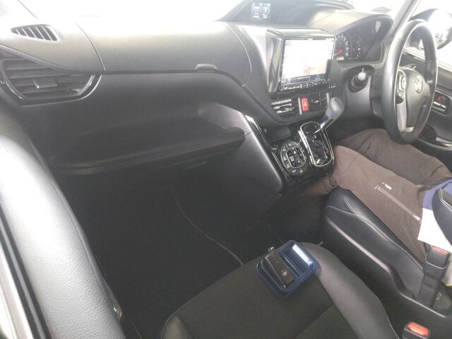 2018 Toyota Noah SI WXB 4WD auction photo 3