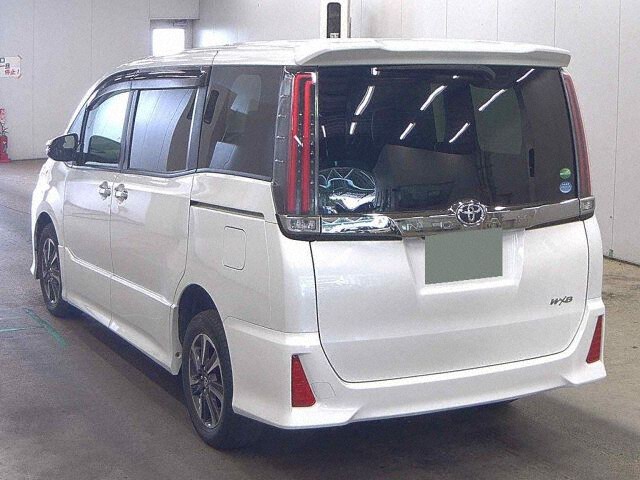 2018 Toyota Noah SI WXB 4WD auction photo 2