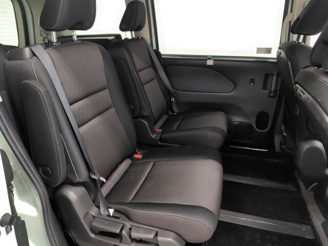 2018 Nissan Serena E-パワーハイウェイSV auction photo 6