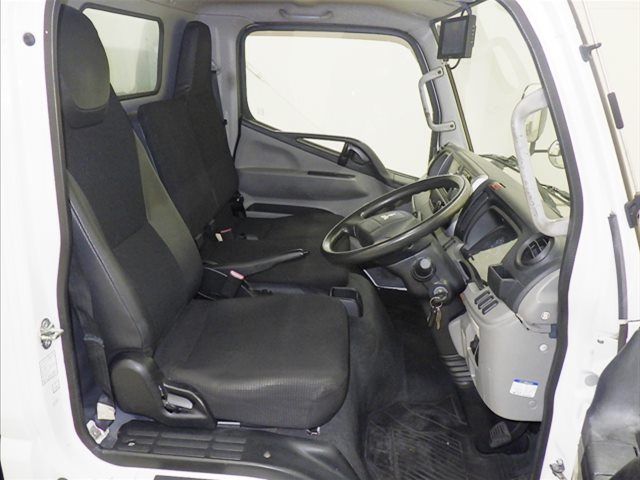 2018 Mitsubishi Fuso Canter Refrigerated and frozen trucks auction photo 6