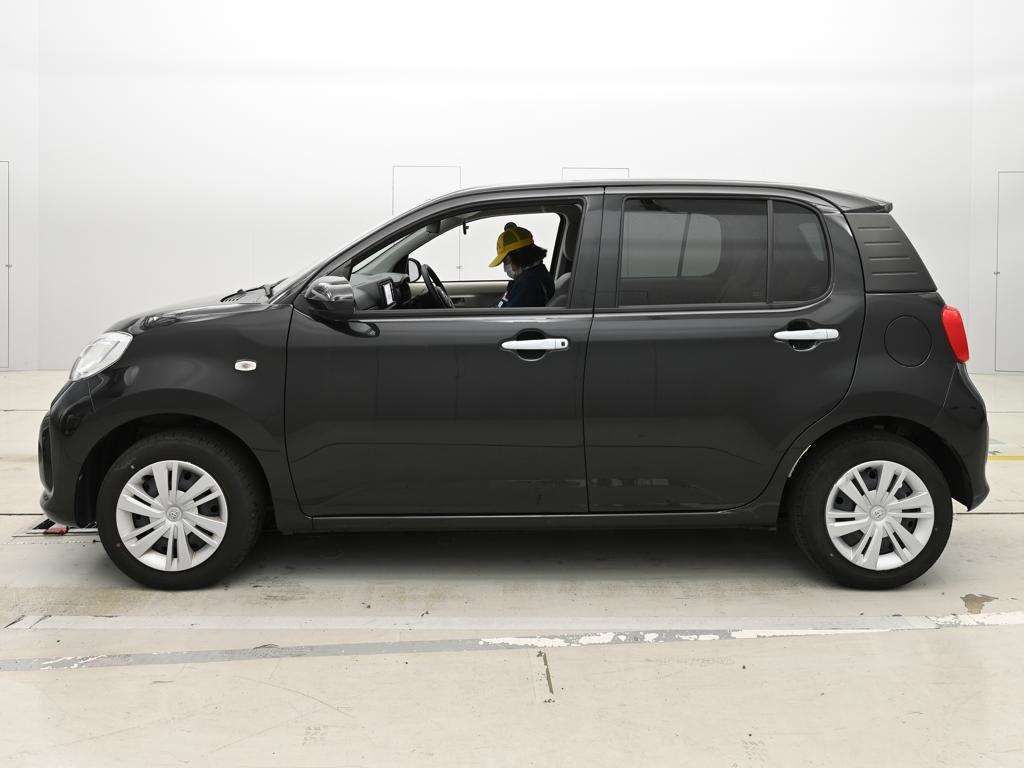 2023 Toyota Passo X auction photo 4
