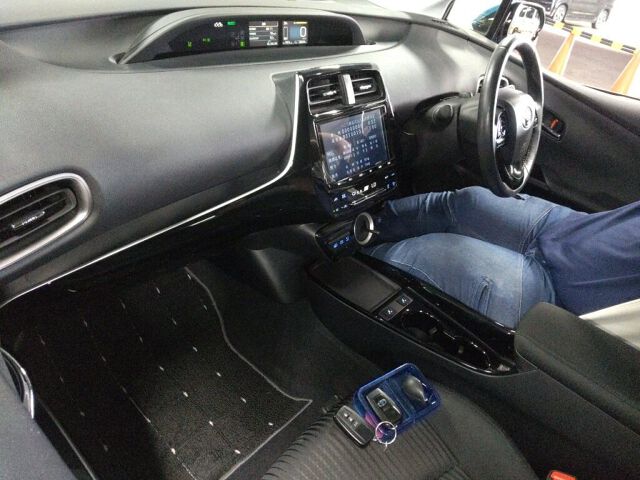 2022 Toyota Prius PHEV A auction photo 3