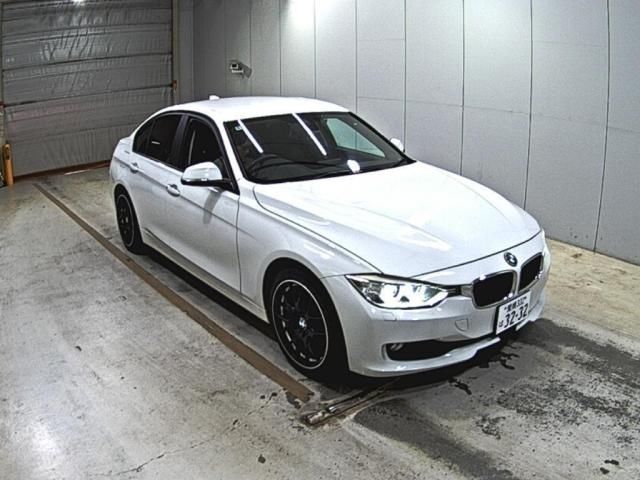 2014 BMW 3 Series 320i Japan auction vehicle