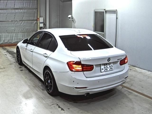 2014 BMW 3 Series 320i auction photo 2
