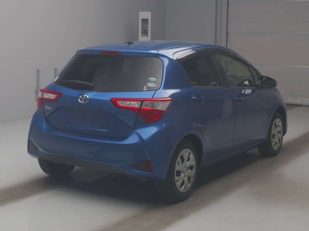 2018 Toyota Vitz U auction photo 2