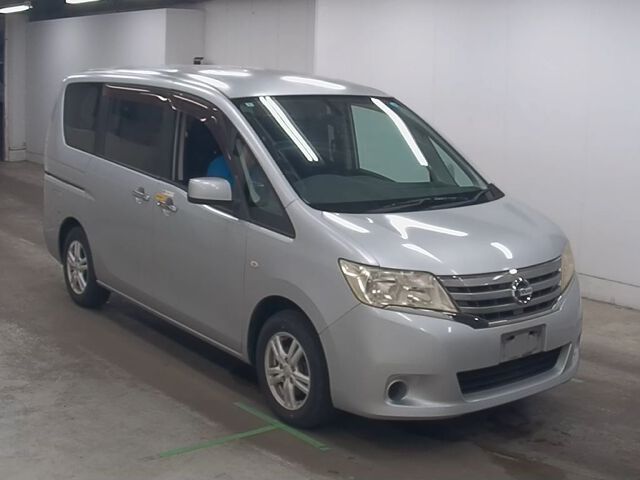 2012 Nissan Serena Japan auction vehicle