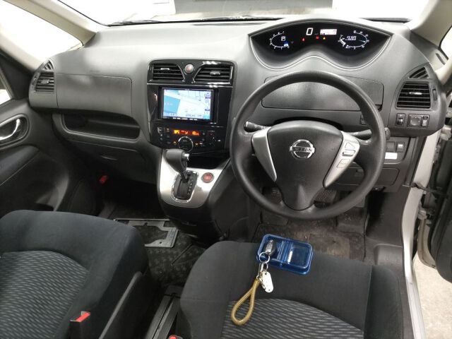 2012 Nissan Serena auction photo 3