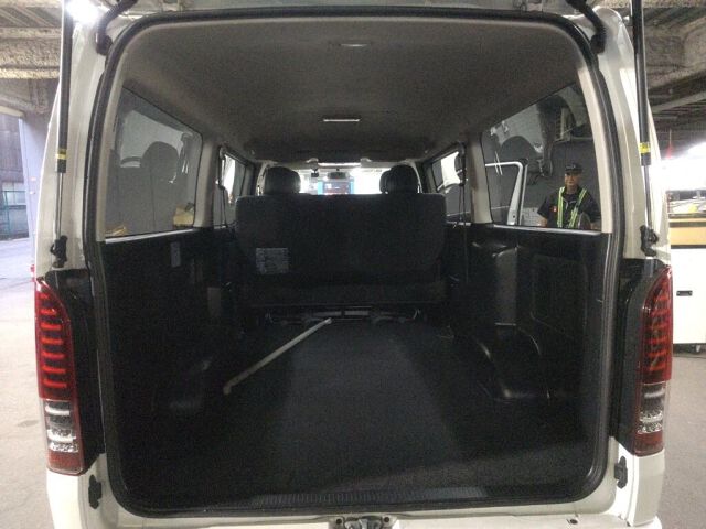 2017 Toyota Hiace L Super GL Dark 4WD auction photo 6