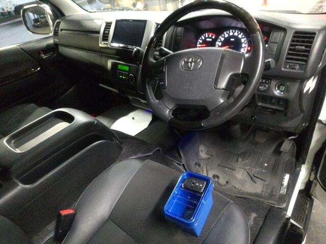 2017 Toyota Hiace L Super GL Dark 4WD auction photo 3