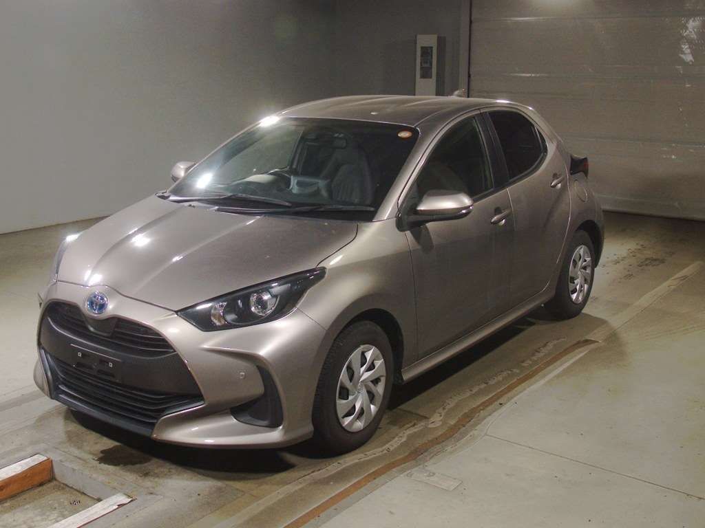 Japan Auction Vehicles 4 2021 Toyota Yaris ハイブリッドX auction photo