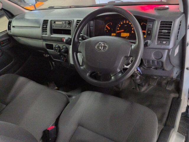 2016 Toyota Hiace Long DX 4WD auction photo 6