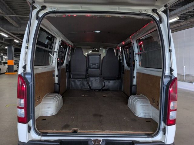 2016 Toyota Hiace Long DX 4WD auction photo 3