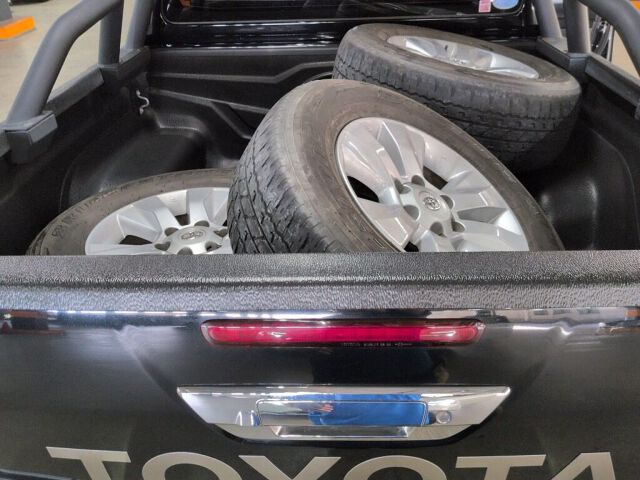 2018 Toyota Hilux Z 4WD auction photo 3