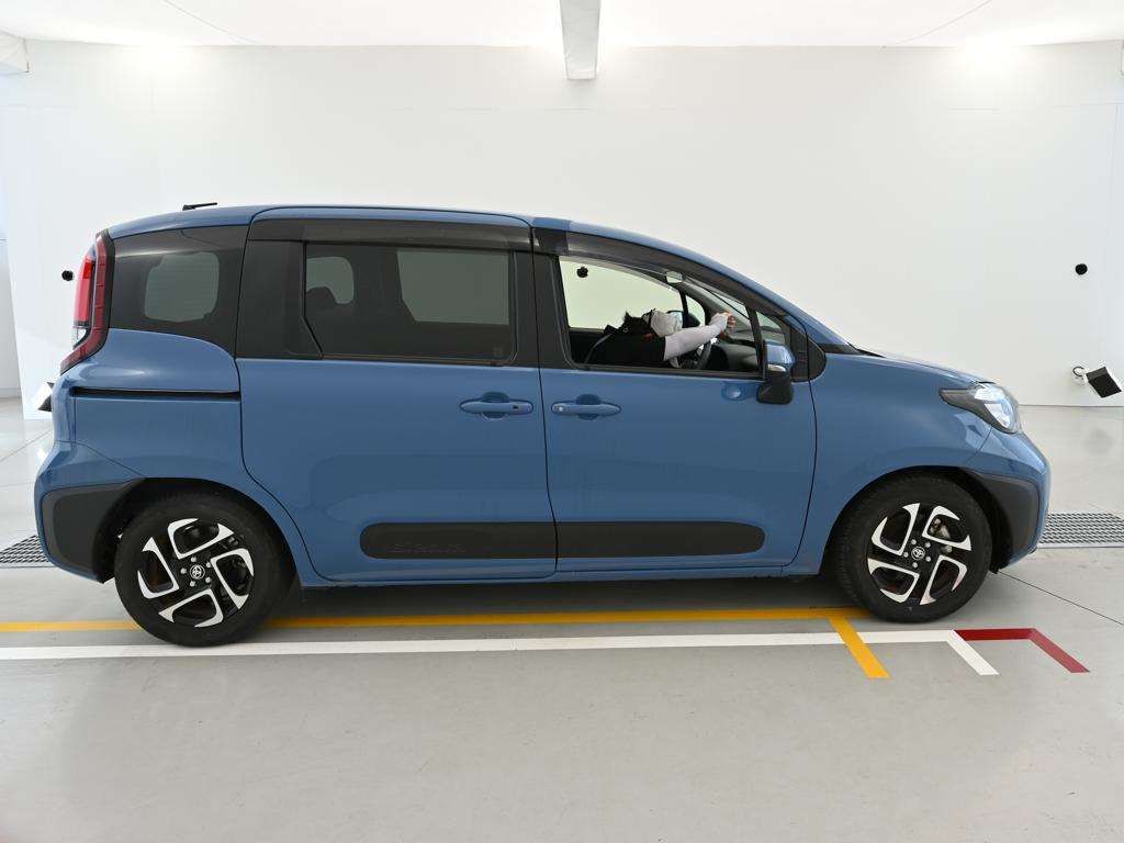 2023 Toyota Sienta ハイブリッドG auction photo 3
