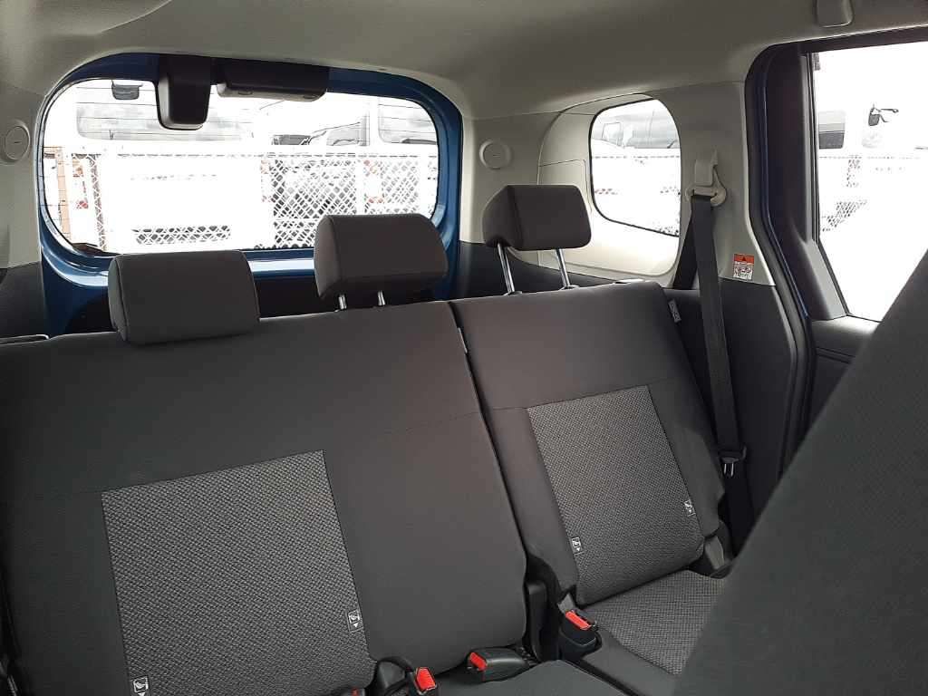 2023 Toyota Sienta ハイブリッドG auction photo 11